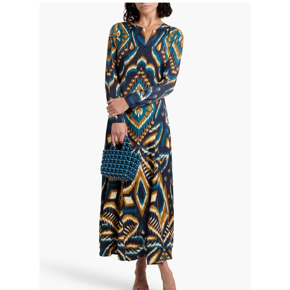 NWT Farm Rio long sleeve midi dress. Size M
Still in bag
